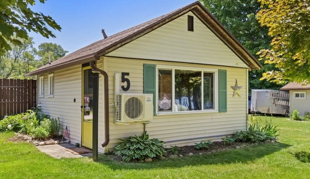 1BR Retreat in Chippewa w/pickleball court