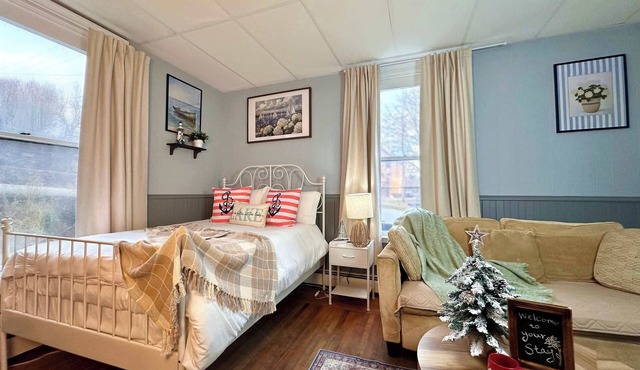 1BR Riverside Suite Private Entry Bike Trails