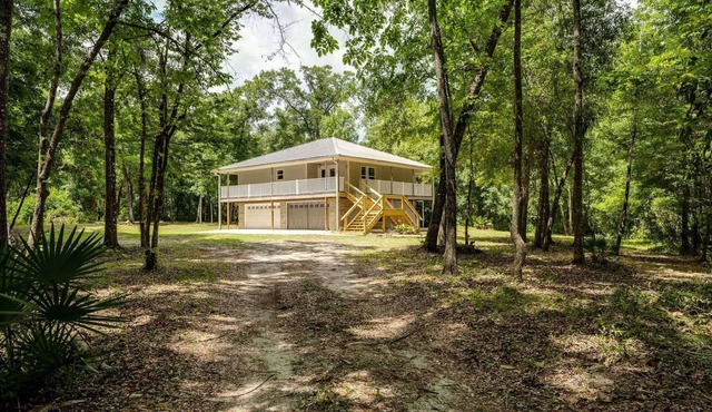 1BR Rustic Treehouse on 30 Acres w/Black Creek Access, Firepit