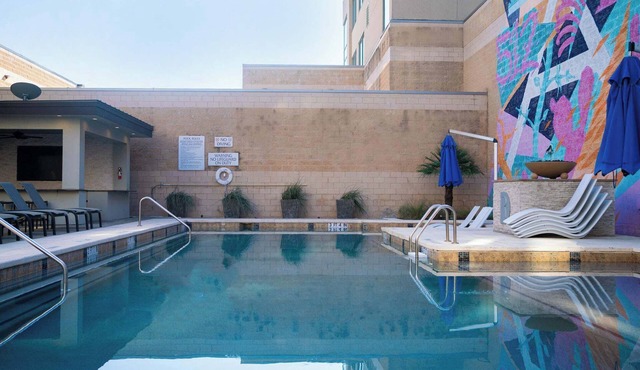 1BR/Serene Retreat/Steps to Downtown&Q2