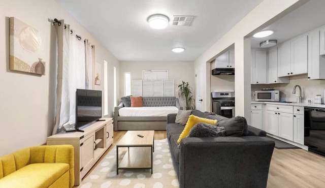 1BR Short Walk to Santana Row