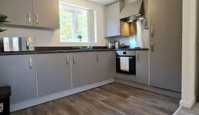 1BR-Sleeps3-Parking-NearCityCentre-ShoppingCentre