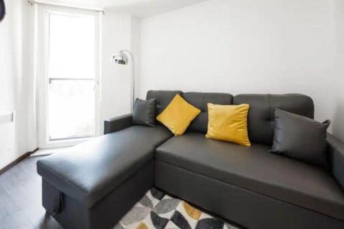 1BR-Sleeps4-Parking-ClosetoCentre