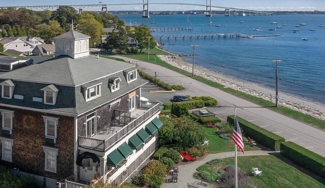 1br SU Overlooking Breathtaking Narragansett Bay!