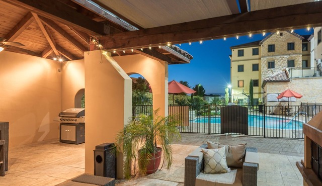 1BR Suite w/Kitchen + Workspace | Free Breakfast!