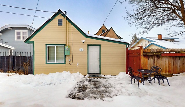 1BR Sunlit Retreat w/Patio - Near Golf & Parks