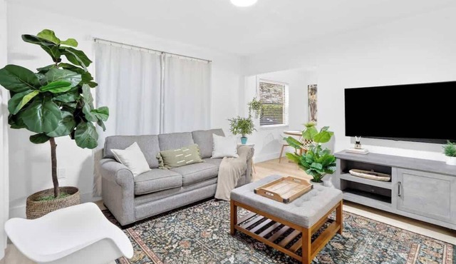 1BR Sunny Isles Getaway with Parking