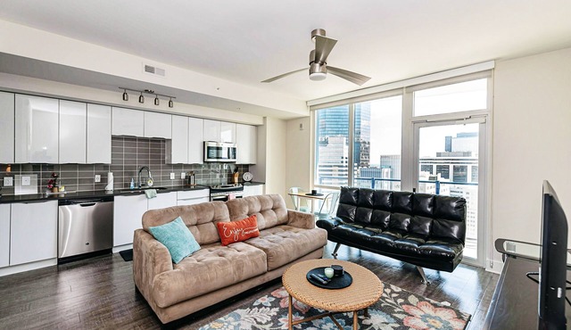 1BR Uptown Charlotte Furnished Apartments by RedAwning