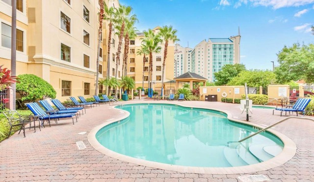 1BR with Two Queen Beds - Pool and Hot Tub-Near Disney