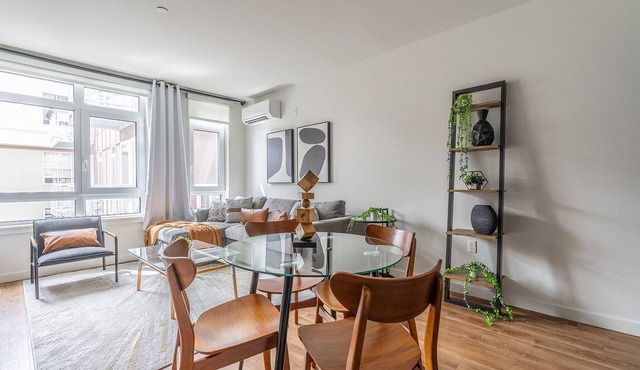 1BR | Views, Rooftop, Gym | Bellevue | Sophari B