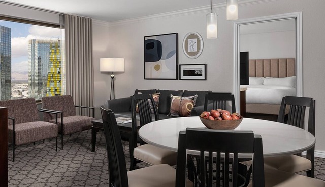 1BR Villa Walk to Las Vegas Strip - Marriott Grand Chateau - Full Kitchen + Pool