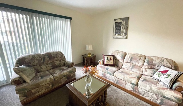 1BR w/Balcony & Parking –Near Philly