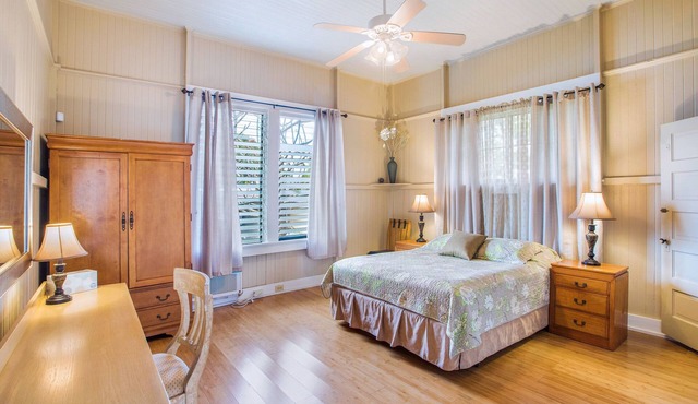 1BR Wailuku House; Renovated Plantation Home; Walk into Wailuku Town!