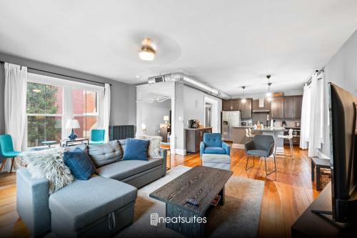 1BR - Walk to Convention Center & Stadiums