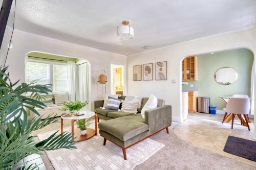1BR - Walkable SE Retreat - Close to Dining