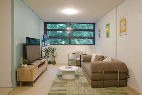 1BR Waterfront Apartment in Barangaroo with Free Private Parking