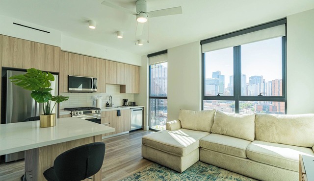 1BR1BA Suite w/Pool, Gym & Rooftop w/City Views