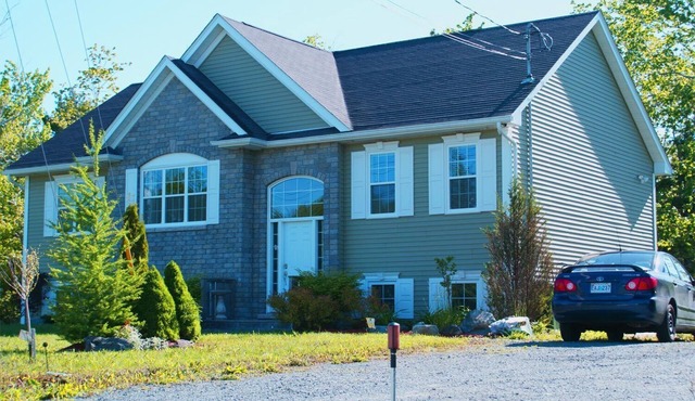 1BRM 1 BA Suite With Private Entrance and Kitchenette
