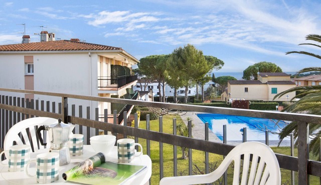 1CB E6 - 2 Bedrooms apartment in a very quiet area with garden and community pool near the beach of Calella de Palafrugell