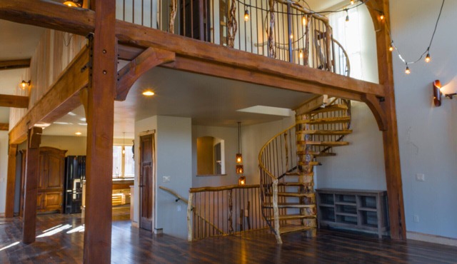 1cBarn for WEDDINGS, Reunions, large Estate Home; Sleep15, Games, Views; Private