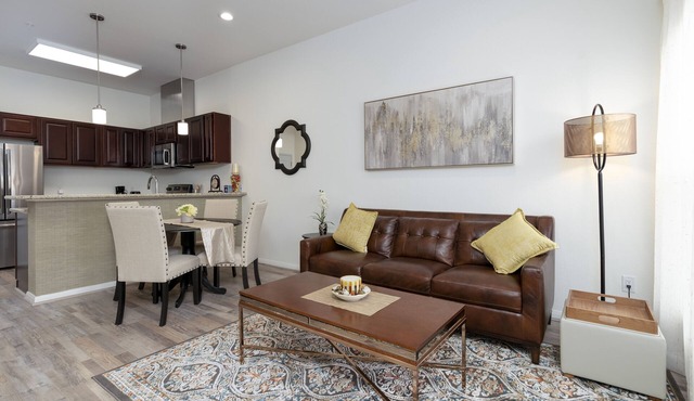 1E~Spacious One Bedroom +Study by Katy Asian Town