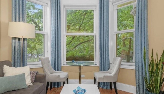 1F Chicago's Little italy Graystone nearDowntown