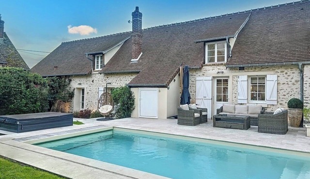 1h from Paris - swimming pool - jacuzzi