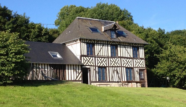 1h30 from Paris, 20 minutes from Deauville/Honfleur, the house is a corner of paradise