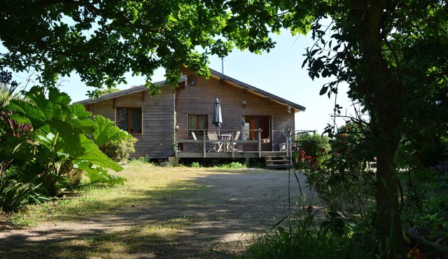 1km from the beaches, House with Jacuzzi in very quiet garden, beautiful view