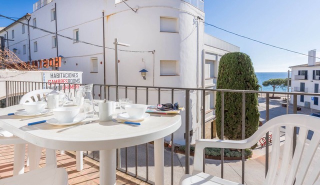 1MARS 01 - Basic 3 bedrooms apartment in fron of the beach of Llafranc