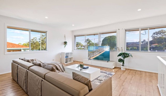 1Mins to Pinelands Plaza, 4BR Chic Family Retreat