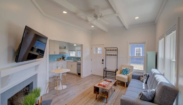 1Nt. Ok, Walk to Beach and Town, Romantic, Firepit, BBQ (Bungalow2)