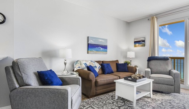 1PM Early Check In! Beachfront! Walk to Pier Park! Beach Chair Service included