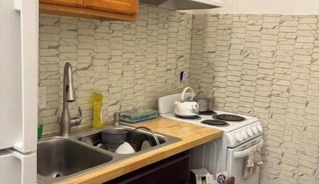 1Rear w/parking near Aria hospnn