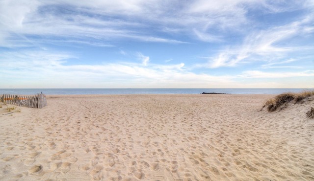1st Beach Block Luxury Gr. Floor Duplex - 3 houses from the Beach!