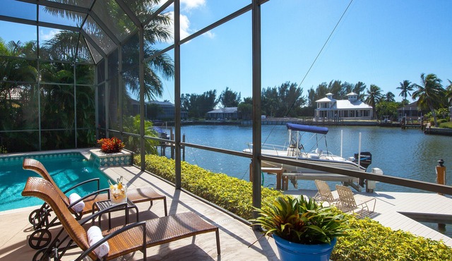 1st Class Luxury,Big Sunsets over the peaceful lagoon,Bikes & Walk to Beach