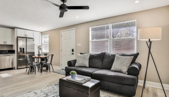 1st floor, 1 bedroom - Villa on a shaded street