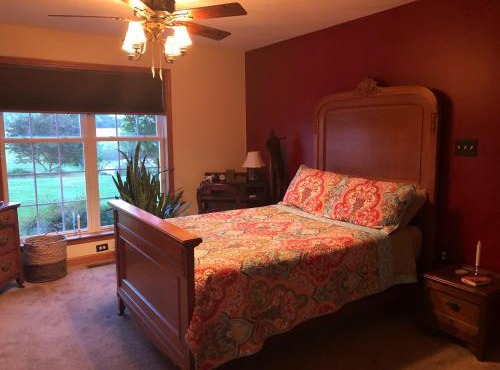 1st floor 2 guest rooms, shared full bath