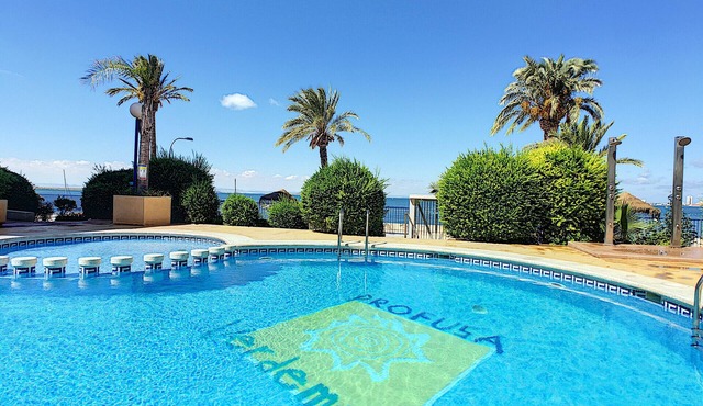 1st floor apartment, front line complex, sea view