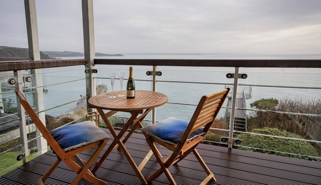 1st Floor Apartment With Outstanding Sea Views With Access To Look-Out Platform