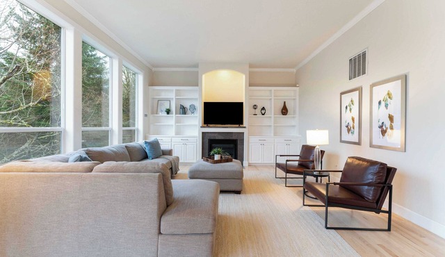 1st Floor BR｜Garage&Street Parking｜Dedicated Workspace｜Spacious Backyard #42048