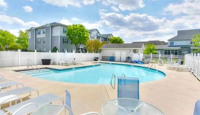 1st floor Coastal Oasis w Pool, Beach Chairs, & Linens near Lewes & Restaurants