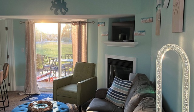 1st floor Condo near Lake MI, Saugatuck and many attraction's.nHeated pool!