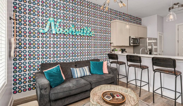 1st Floor Condo No Steps - 2 miles to Downtown