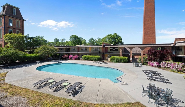 1st Floor Condo outdoor pool