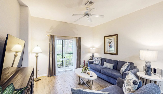 1st floor condo w/pools, restaurant, balcony, tennis court, basketball court