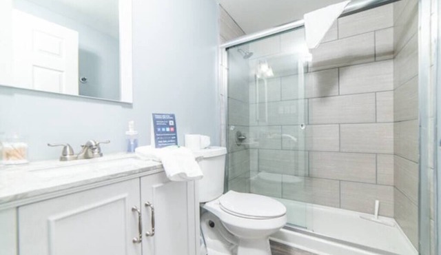 1st Floor - Free Parking - Washer & Dryer - AGH