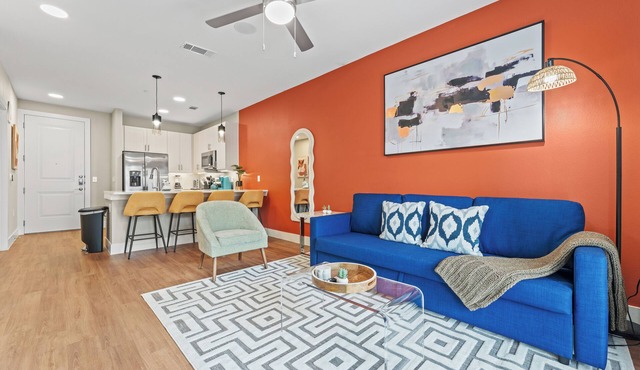 1st Floor Modern Apartment in Ft Worth with a Private Yard, Parking, Pool & More