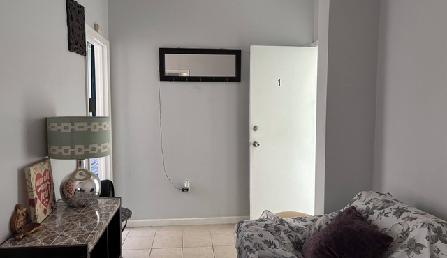 1st floor One bedroom near Einstein Hospital, Salus University