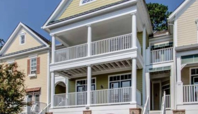 1st floor suite, EV car charger, 6 patios&porches at 5 star Peninsula resort!